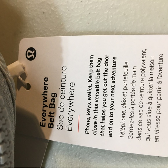 Lululemon Belt Bag NWT Color is Silver   It’s been stored in plastic - Picture 10 of 10
